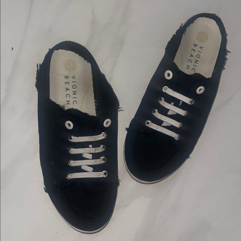 Vionic Beach Breeze Black Canvas Slip On sneakers Women's Size 9